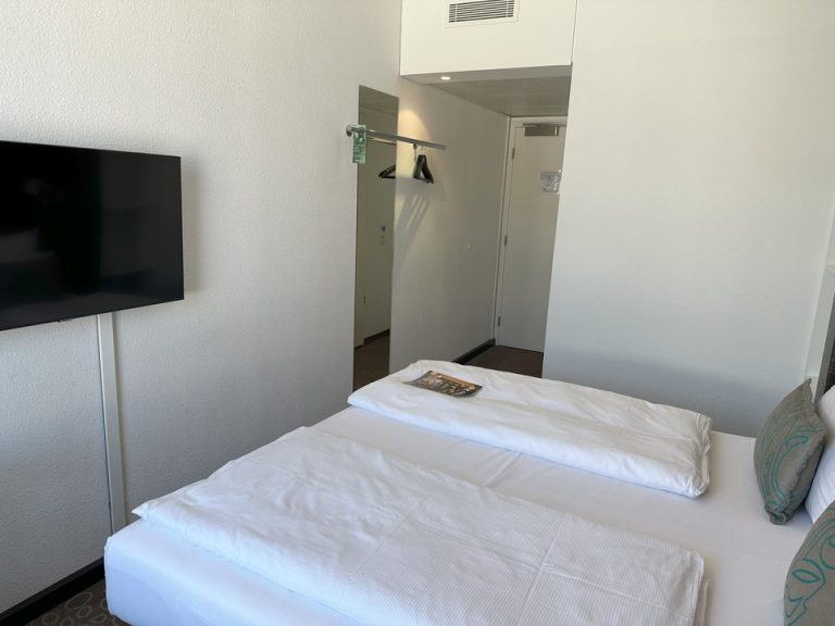 客室全体(入口方向)