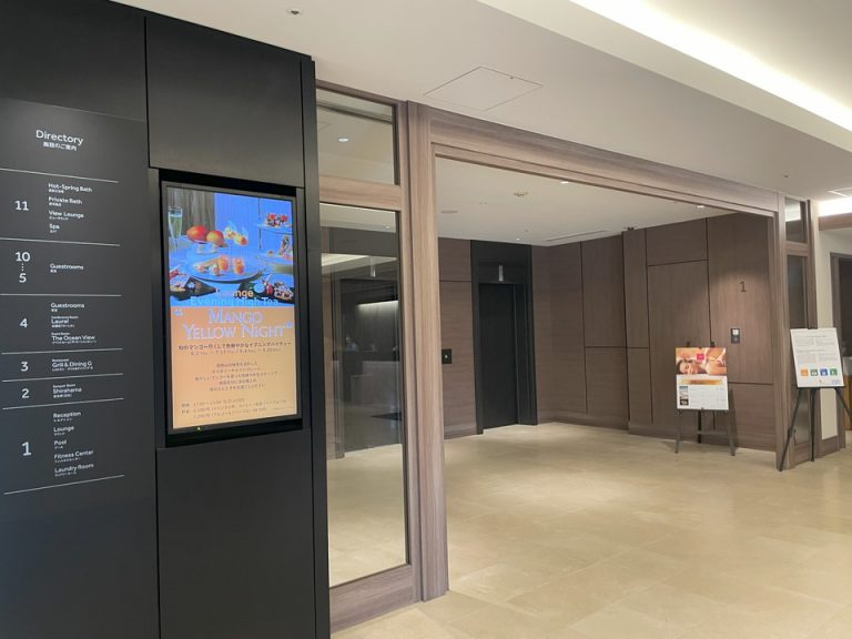 フロント階エレベーターホール