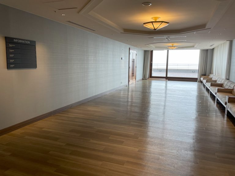 4階は宴会場のようで静か