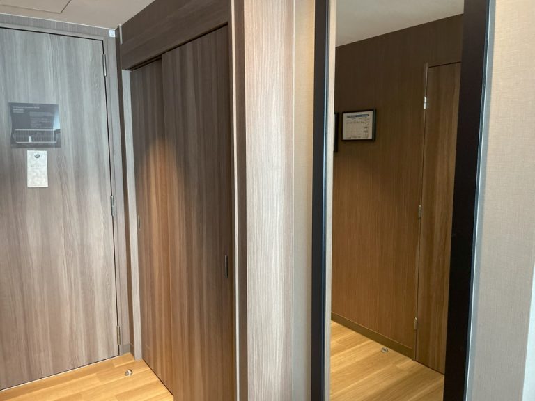 ドア、クローゼット、全身鏡