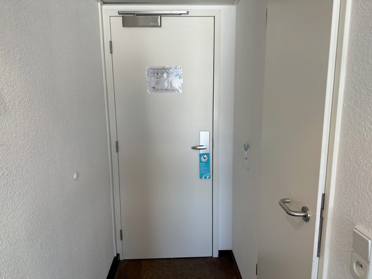 客室入口内観ドア