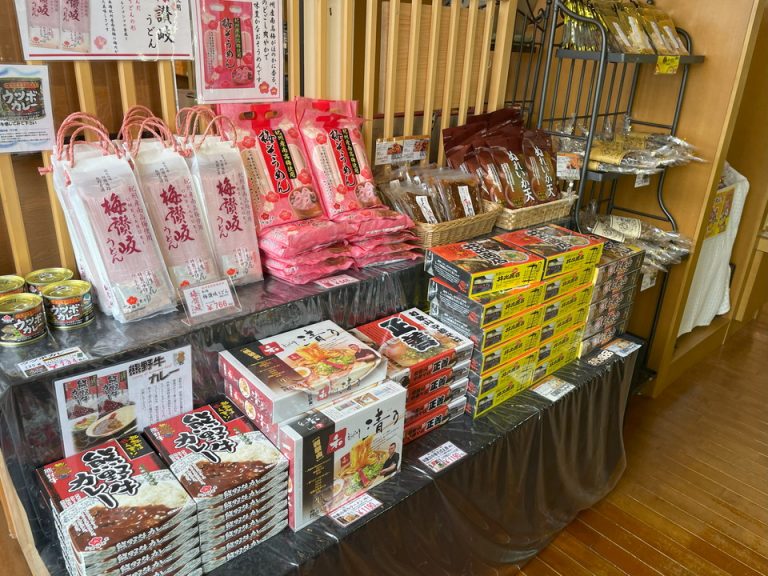 ショップ 梅やラーメンなど