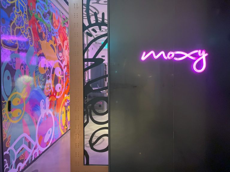 フロント入り口ドア