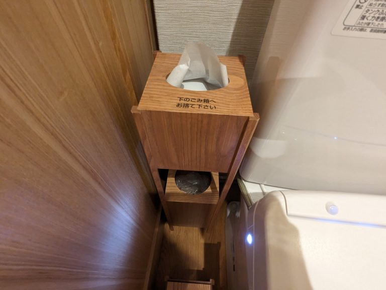 トイレの手洗い後のハンドペーパー