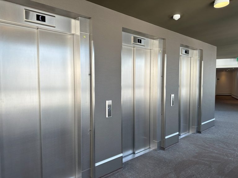客室階エレベーターホール2
