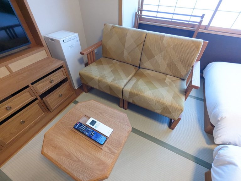 ソファーとデスク