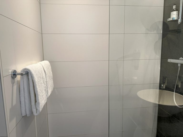 バスルーム全景