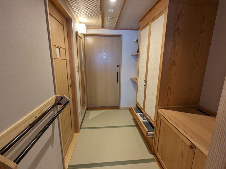 客室からドア方向