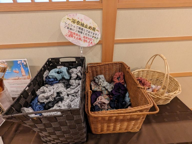 袖用のシュシュもあります