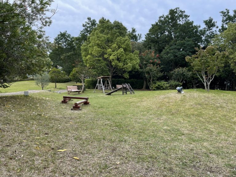 ホテル裏側の敷地内公園