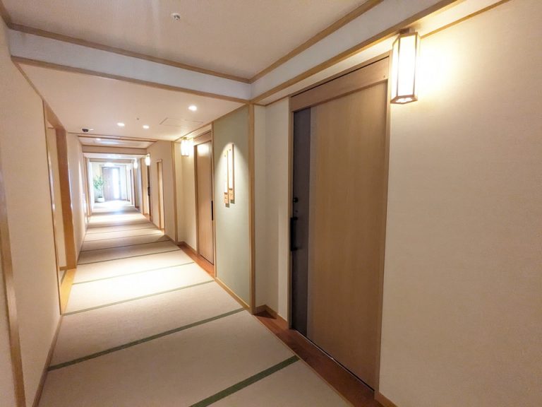 客室入口外観ドア