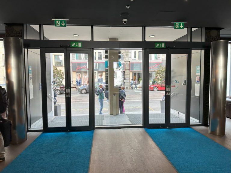 エントランス内観2