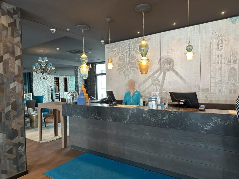 フロントカウンター