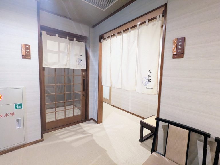 2階レストラン横の煙処