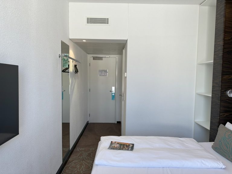 客室全体(入口方向)2