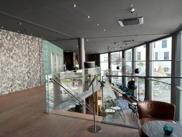 朝食会場入り口 ロビーから階段を下ると朝食会場です。エレベーターでも行くことができます。