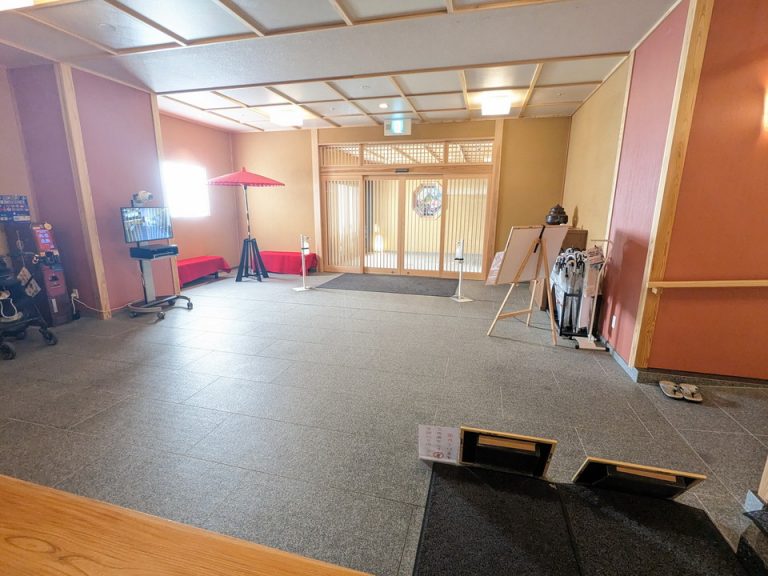 2つ目エントランス内観