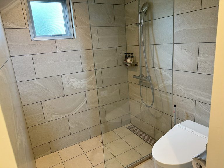 バスルーム入口から全景(1階)