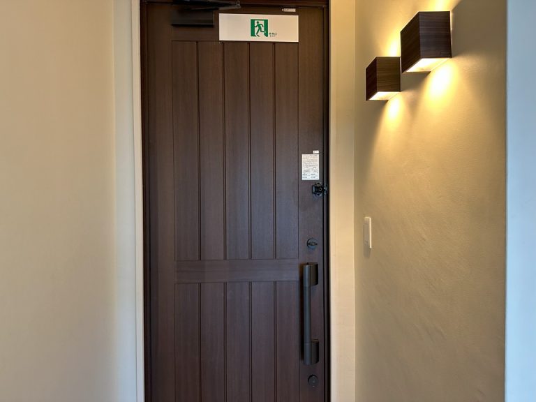 客室入口内観ドア