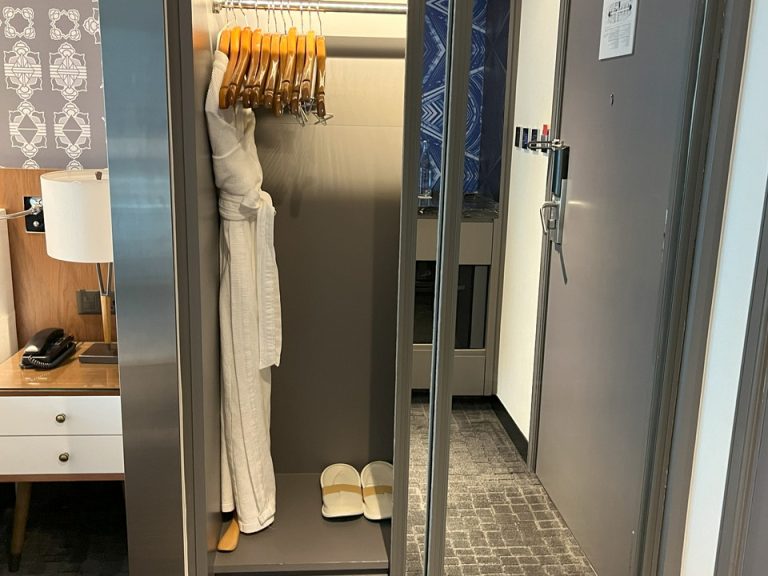 クローゼット左側開けた状態