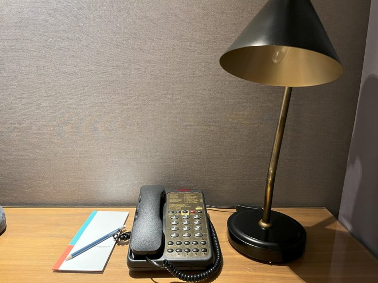 ベット脇