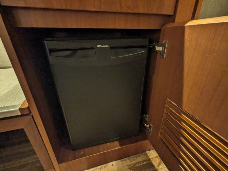 冷蔵庫閉じた状態