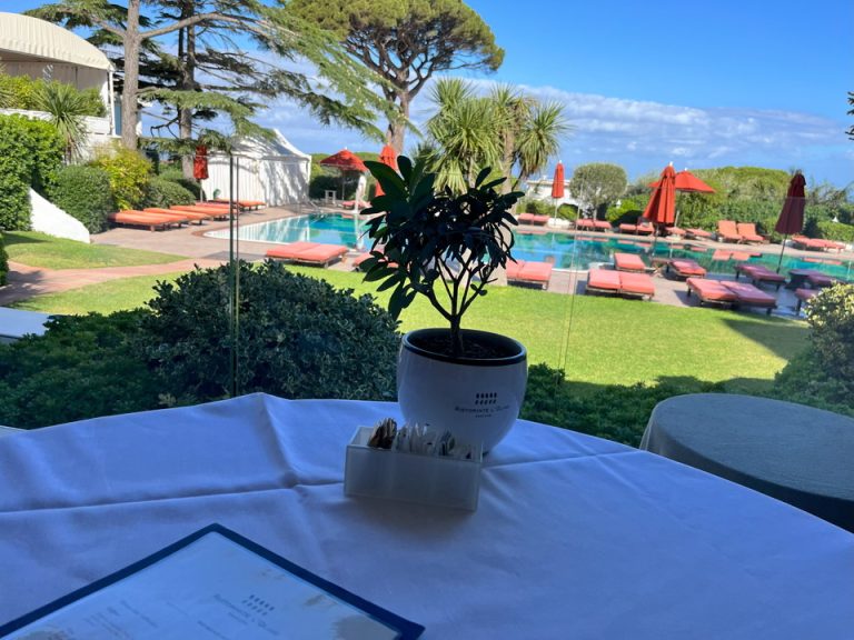 レストラン客席一部