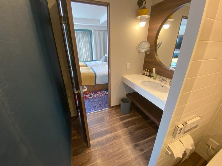 バスルーム内から入口