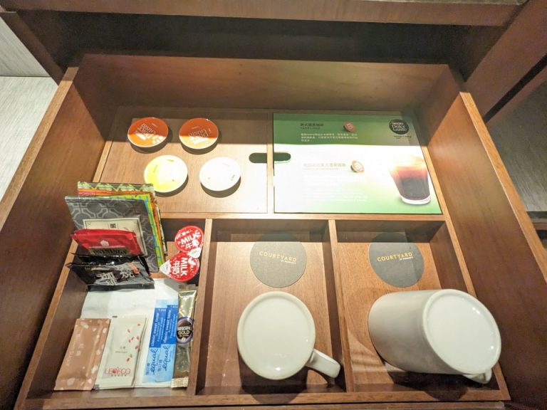 カップ、無料ドリンク類