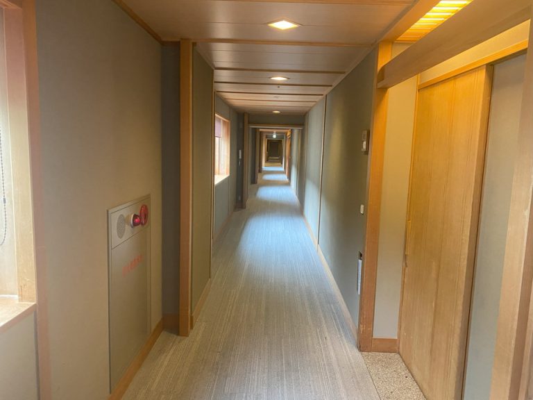 部屋前廊下