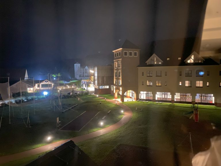 部屋からの眺望(夜間)(1)