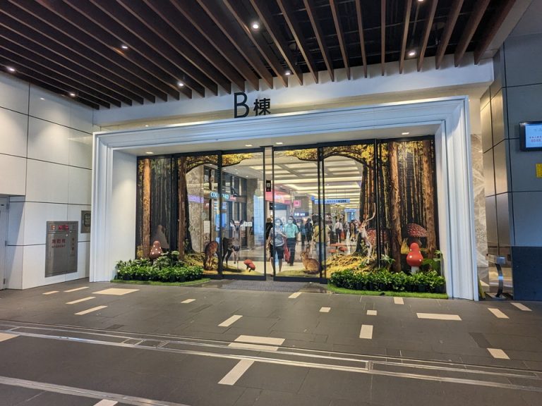 B棟エントランス(入って右側にホテルエントランスあり)