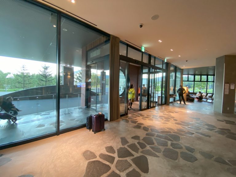 エントランス内観