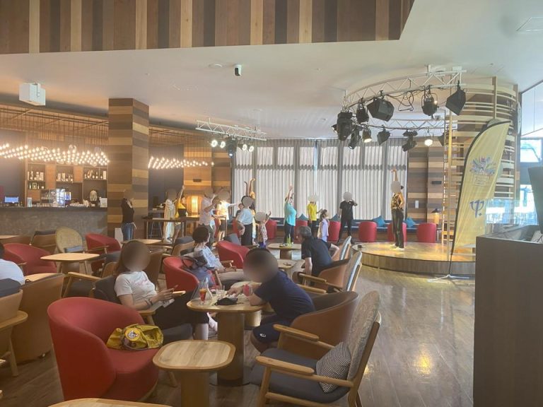 カフェ(で行われていたフィットネス)