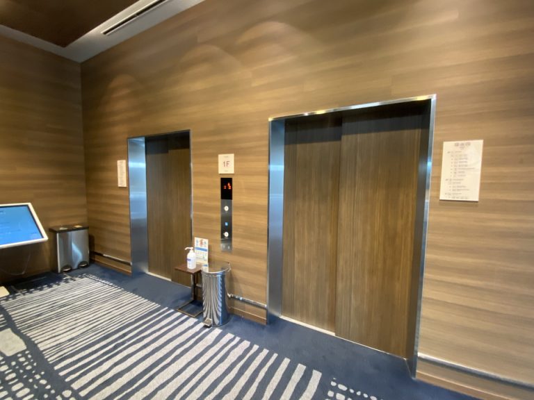エレベーターホールフロント階