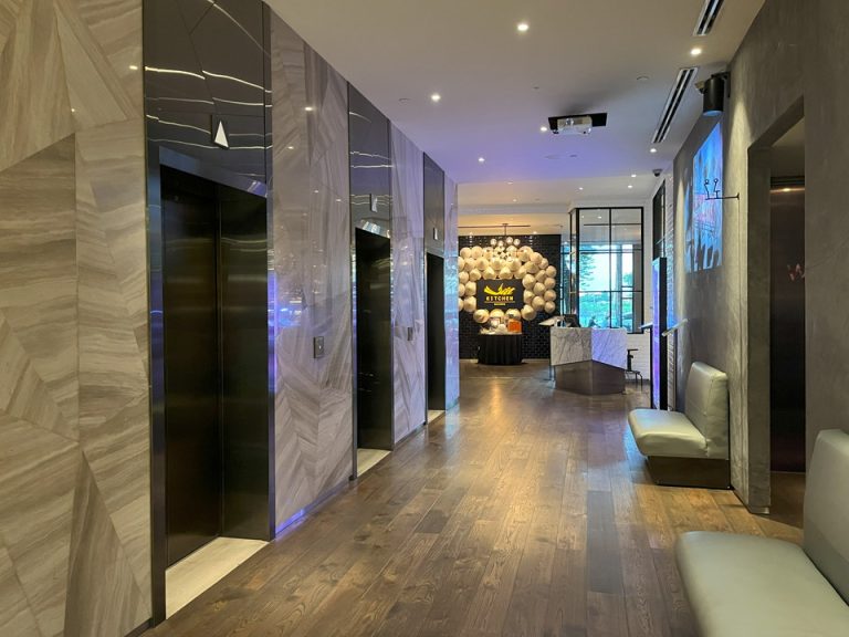 エレベーターホールフロント階