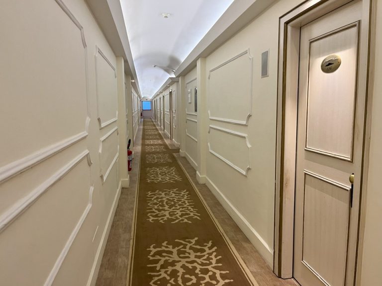 客室階廊下全体