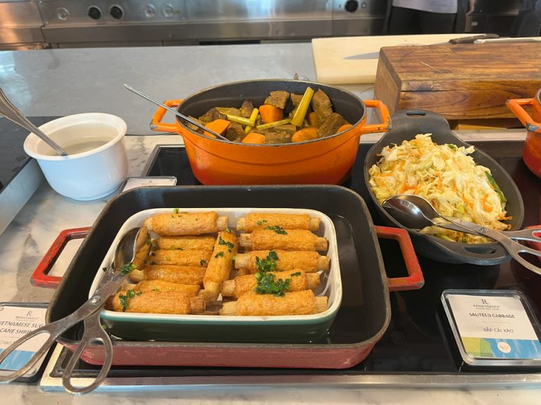 ビュッフェにベトナム料理もあり