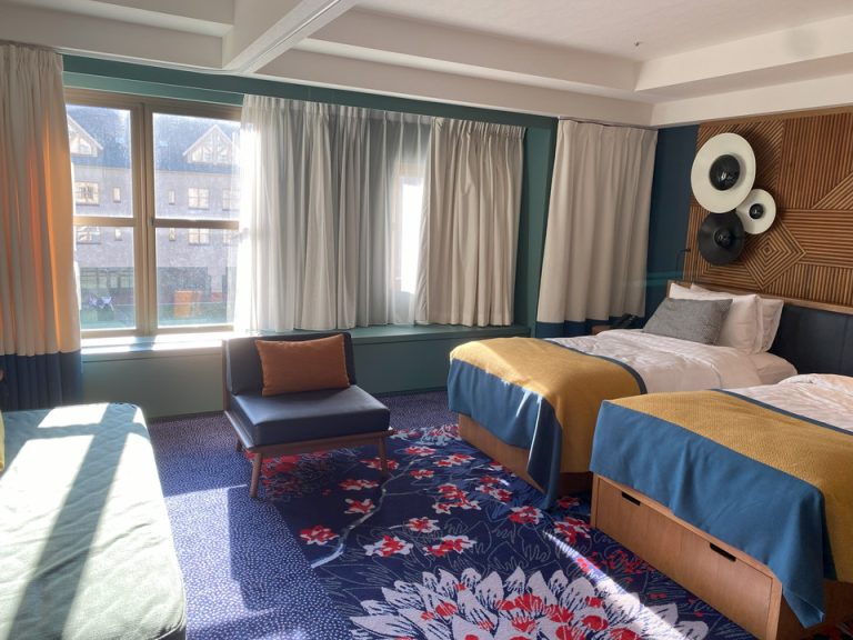 客室全体(窓際方向)