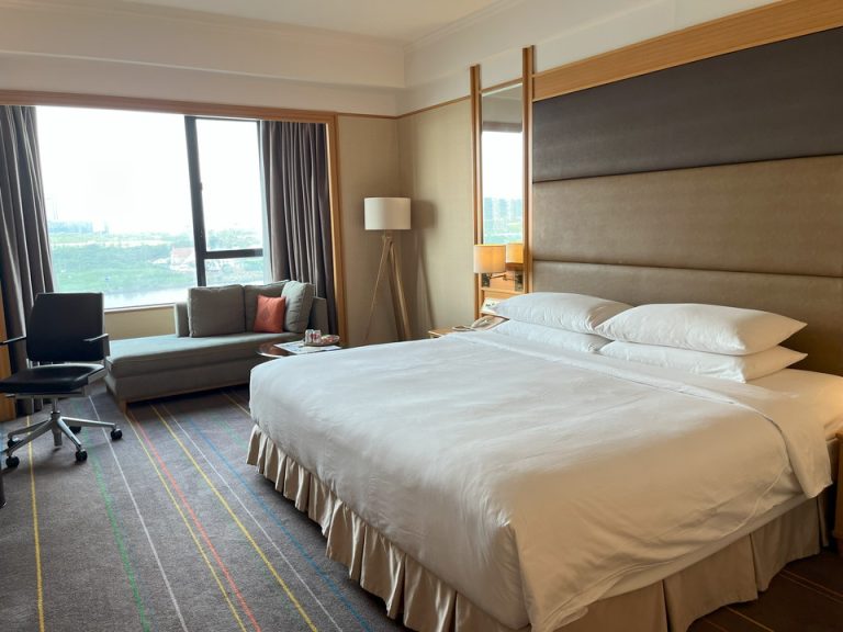 客室全体(窓際方向)