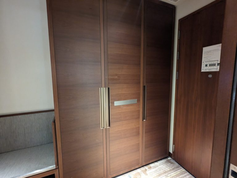 クローゼット外観閉じた状態