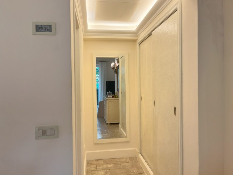 クローゼット外観(閉じた状態)