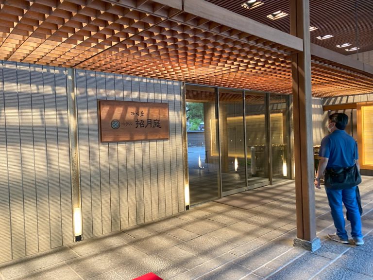 エントランス 夜