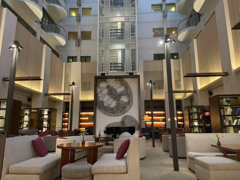 フロント前広場