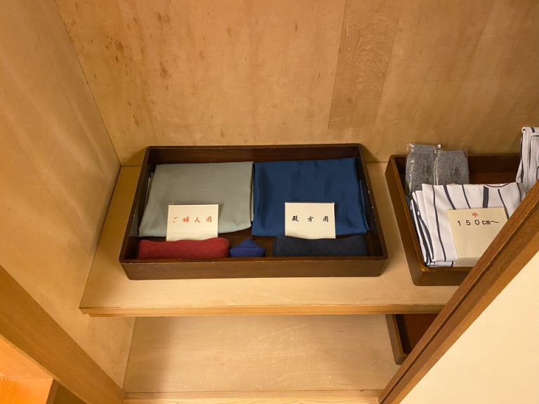 部屋 襖内 浴衣2