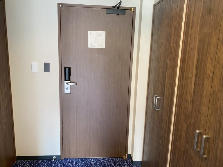 客室入口内観ドア