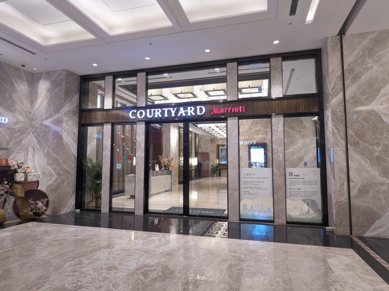 B棟入って右側のホテルエントランス外観