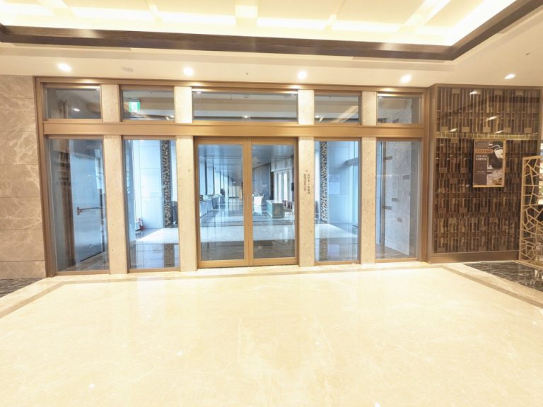 7階 大宴会場入口