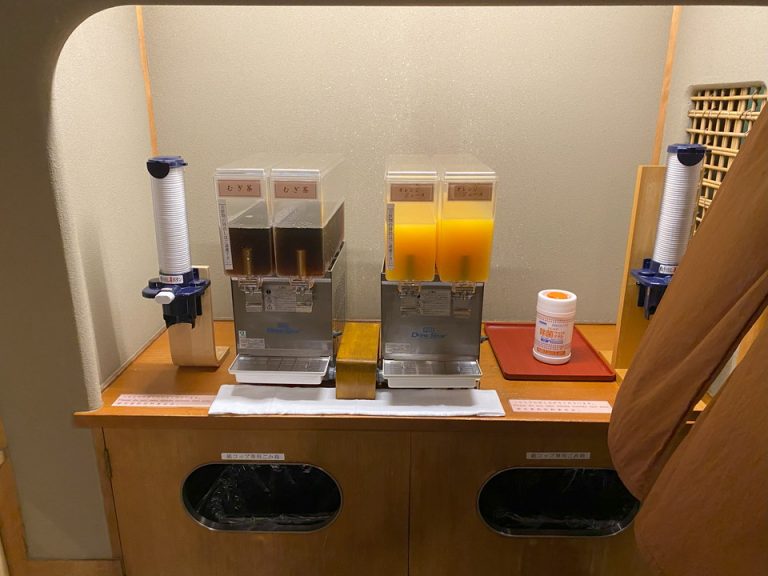 大浴場前休憩所 飲み放題