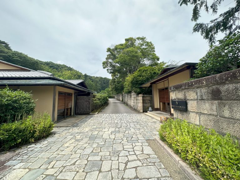 庭園にいくまでの道